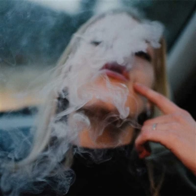 Għandi naħsel snieni wara vaping?