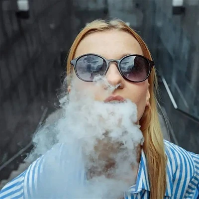 Il-vaping se jikkawża uġigħ fil-griżmejn?